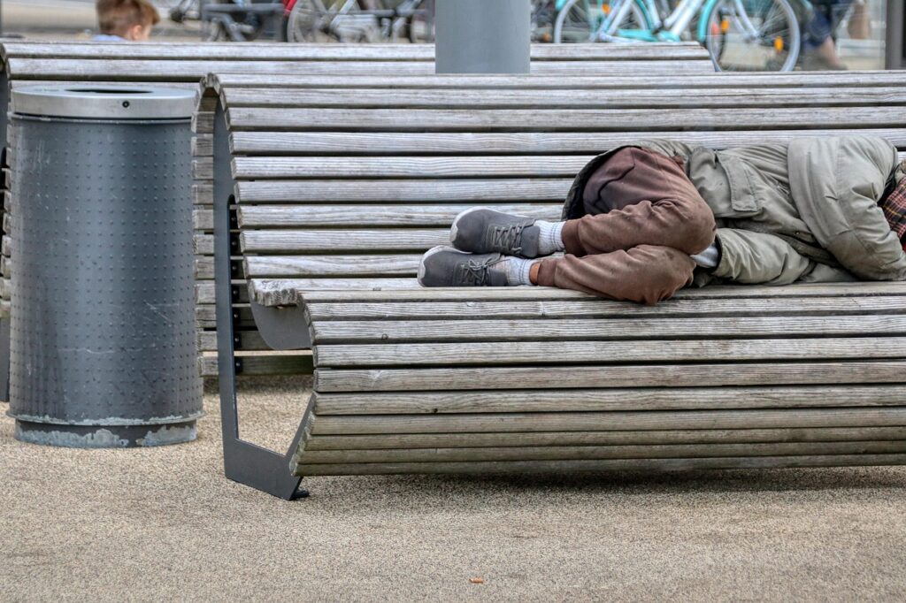 Anlässlich des bundesweiten Aktionstags macht die Betroffenenberatung Niedersachsen auf die besondere Gefährdungslage von wohnungslosen Menschen durch rechte Täter*innen aufmerksam.